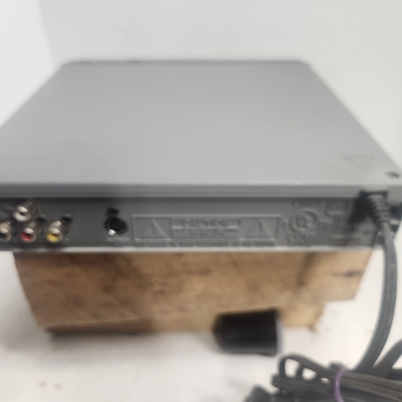 Magnavox MWD-200F DVD/CD Player - Picture 3 of 3